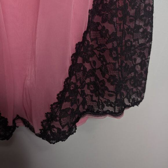 Vintage 60's Bright Pink Nightgown Black Lace Trim Spaghetti Straps Berkliff - Picture 6 of 7